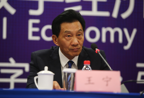 主办方中国电子商会会长王宁发表讲话