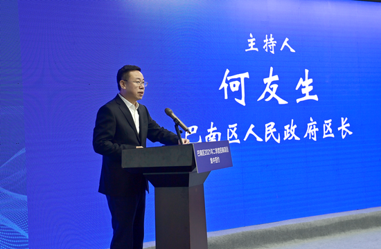 巴南区人民政府区长 何友生 巴南区招商投资局提供 摄影:冯亚宏