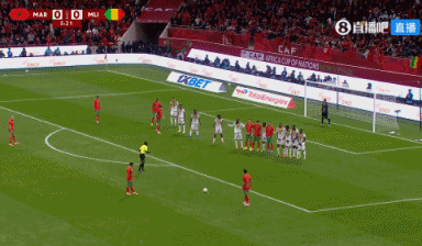 迪亚斯任意球攻击