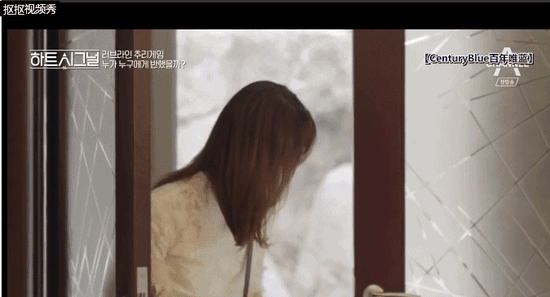 女一是个大学生，长相清纯，但是却是个十足的恋爱 