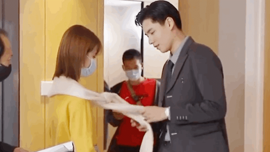 太甜了！胡一天扯乔欣衣服撒娇超有爱