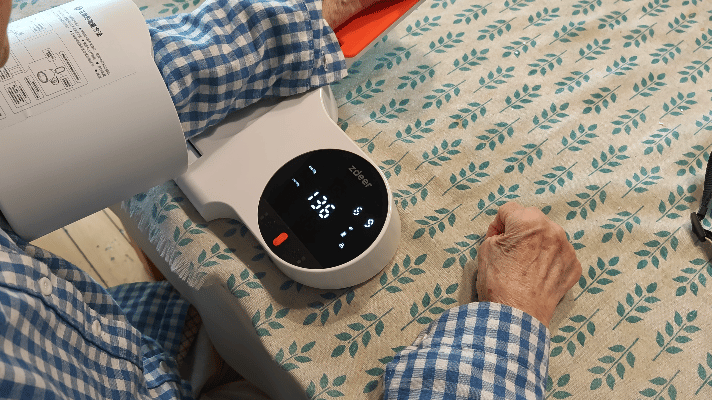 隨手就測不用綁帶量血壓更方便舒適_新浪眾測