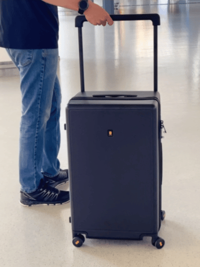 拖著地平線8號大旅行家行李箱打卡歌迷之城!_新浪眾測