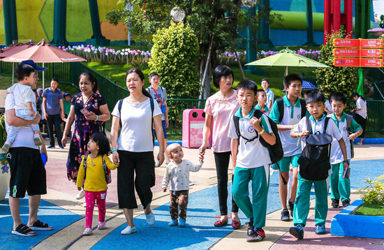 开放式经营后的广州融创乐园吸引了众多亲子家庭