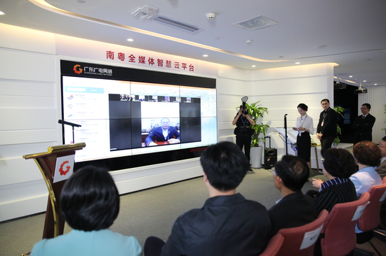 “南粤全媒体智慧云平台”上线启动仪式主会场与梅州融媒体中心(梅州市广播电视台)进行现场视频连线