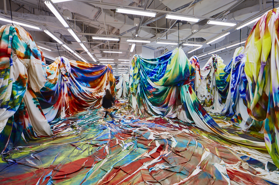 “卡塔琳娜·格罗斯:呢喃的泥土”展览现场,广州chi K11艺术空间,《腹中》