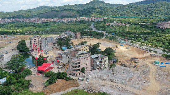 萝岗街萝峰社区旧村拆迁改造现场 李剑锋 摄