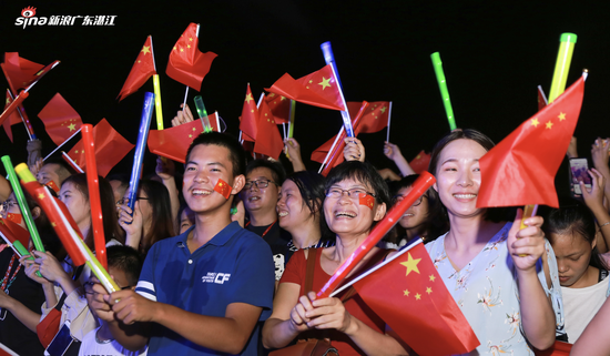 市民共同合唱欢庆华诞