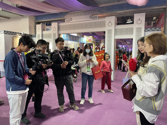 两广主播走进梧州三祺城寻找梧州好礼