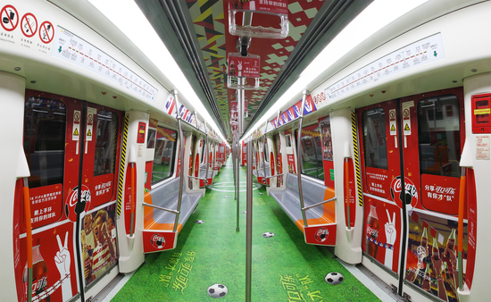 刚刚,郑州地铁开出一趟可口可乐世界杯专列!