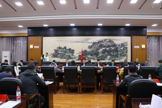 10月23日上午,衡阳市召开“重点网媒和网络名人看衡阳”暨“业·衡阳 夜·衡阳”主题网络宣传工作座谈会