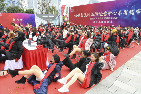 （经销商代表齐跳减压操）