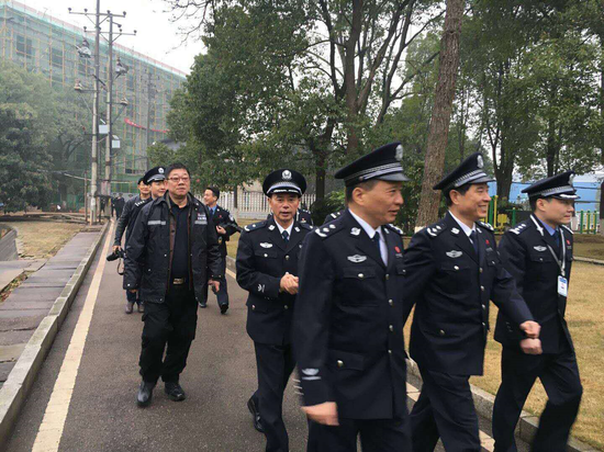 谭和平、唐向阳、吴逊伟一行视察该所