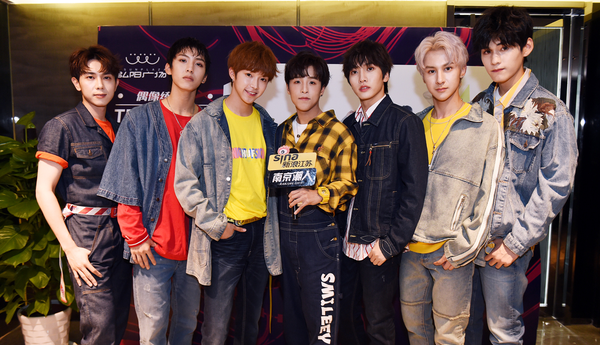 香蕉七子专访：因爱深沉 互怼情深