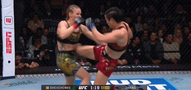 UFC女子世纪战:张伟丽升重不敌舍甫琴科,无缘夺蝇量级冠军