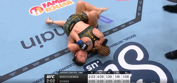 UFC女子世纪战:张伟丽升重不敌舍甫琴科,无缘夺蝇量级冠军