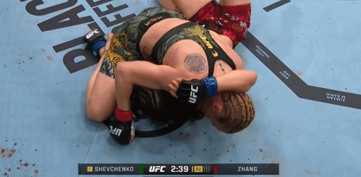 UFC女子世纪战:张伟丽升重不敌舍甫琴科,无缘夺蝇量级冠军