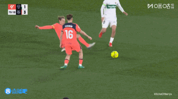 门多萨踩踏黄牌