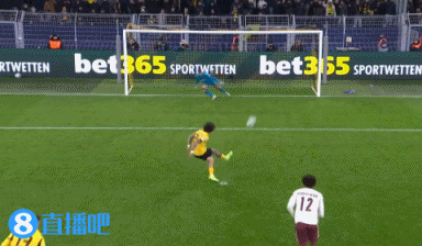 近四场首胜!多特4-0十人比利亚雷亚尔 吉拉西双响福伊特直红