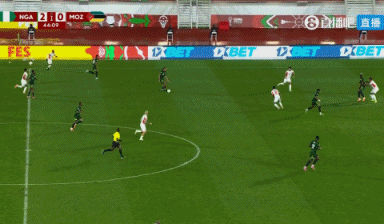 亚当斯射门偏出