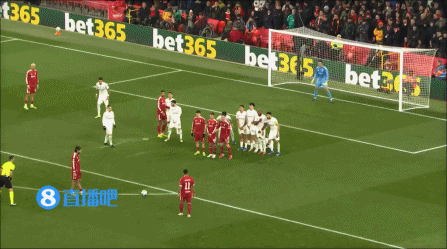 【蜗牛棋牌】利物浦6-0卡拉巴赫大胜出线 麦卡双响埃基蒂克传射范戴克助攻戴帽