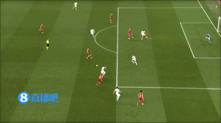 【蜗牛棋牌】利物浦6-0卡拉巴赫大胜出线 麦卡双响埃基蒂克传射范戴克助攻戴帽