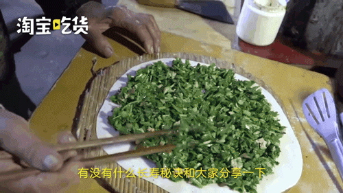 每夜摆摊到凌晨 94岁煎饼奶奶一语惊醒无数年轻人