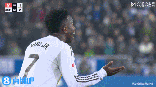 连过数人禁区倒地未判点球!每体:维尼修斯认为他受裁判“迫害”