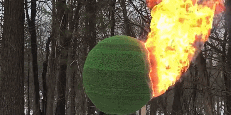 艺术家耗时10个月用4.2万根火柴制成圆球 瞬间