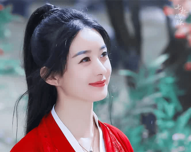 颖宝的大眼睛真的好灵动啊,侧脸鼻梁好优越红衣抬头这