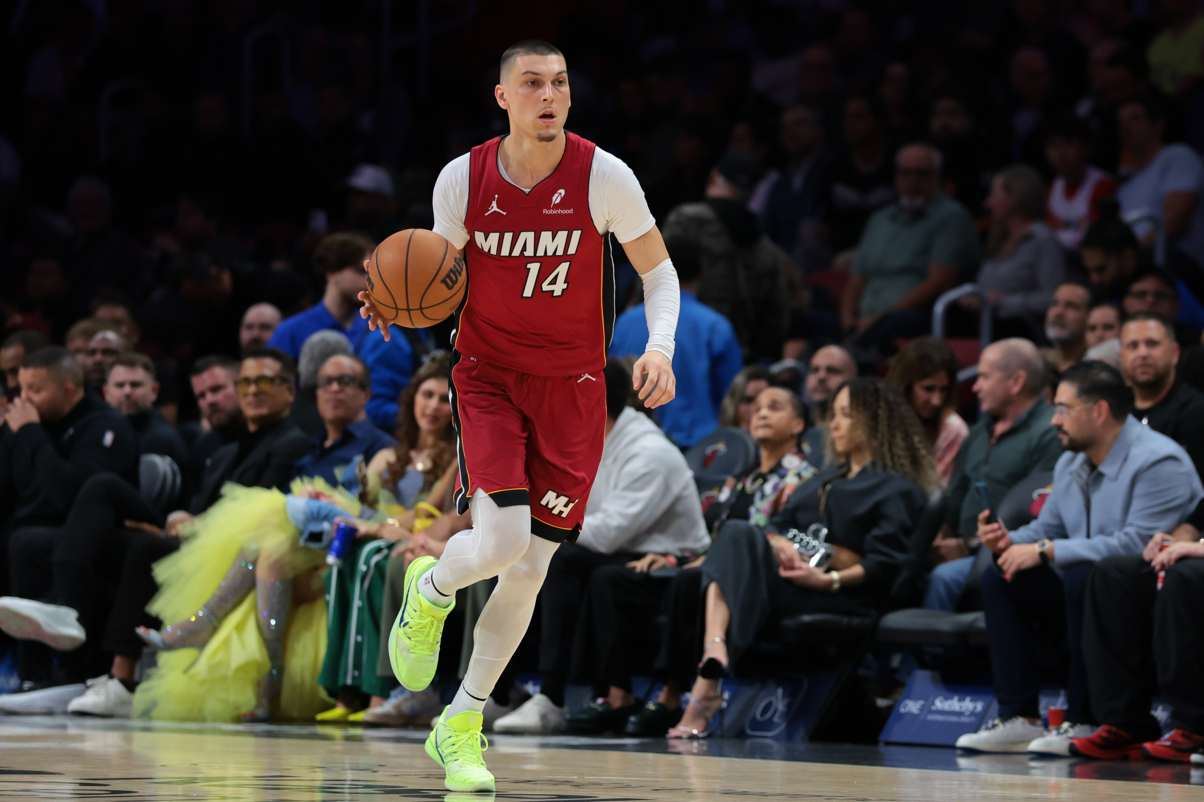 热火大胜灰熊，威金斯28+7，鲍威尔25+6，杰克逊28+9难救主