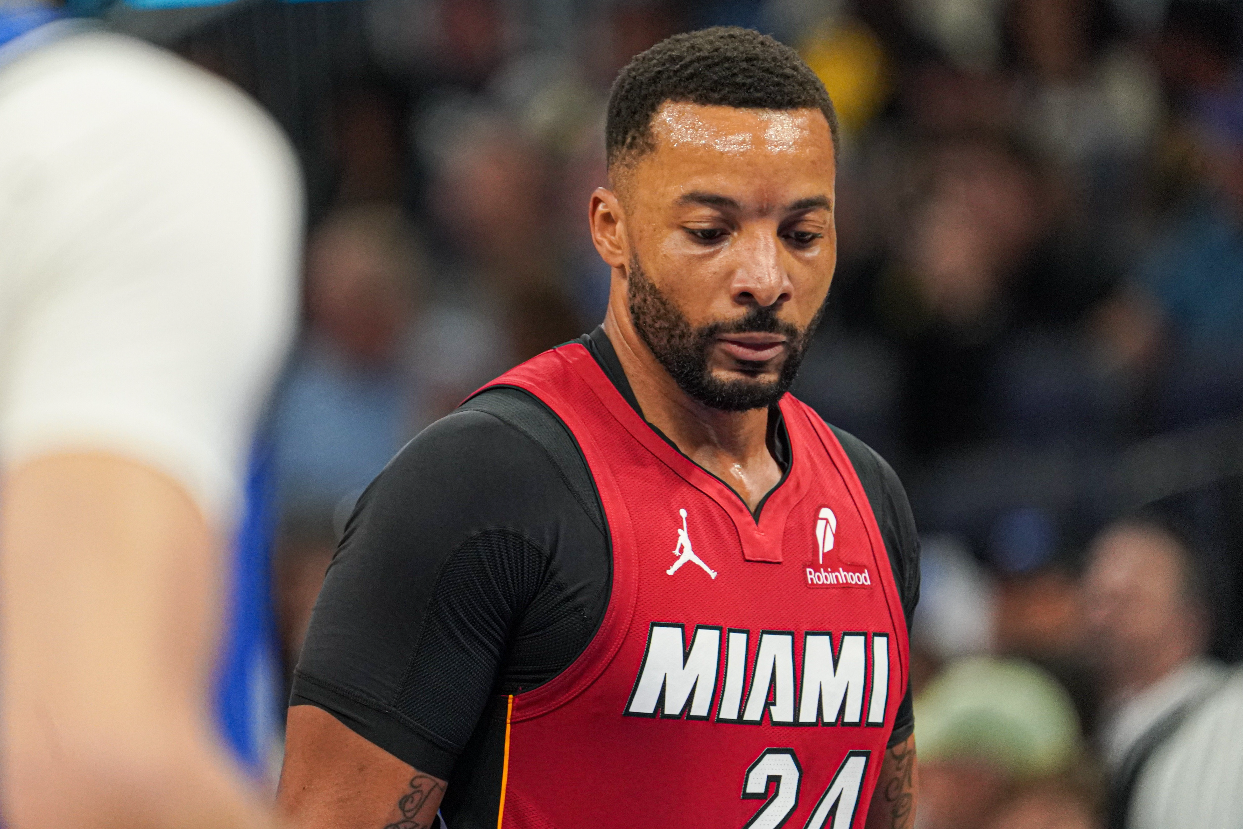 绿军大逆转热火，西蒙斯39+4太猛了，布朗27+7，鲍威尔26+6