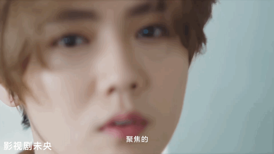 鹿晗《ellemen》封面花絮动图cut鹿哥眼神杀 侧颜杀,深情对视简直太