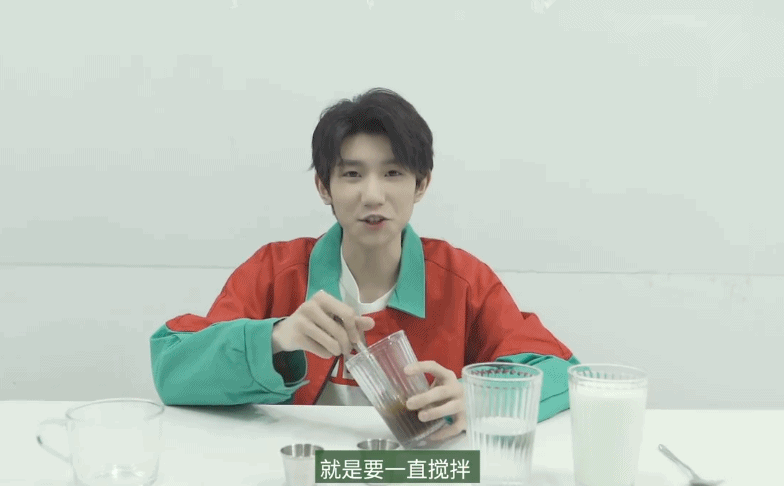 王源绿洲分享手工咖啡视频不仅有满满的心意还附赠甜蜜小爱心