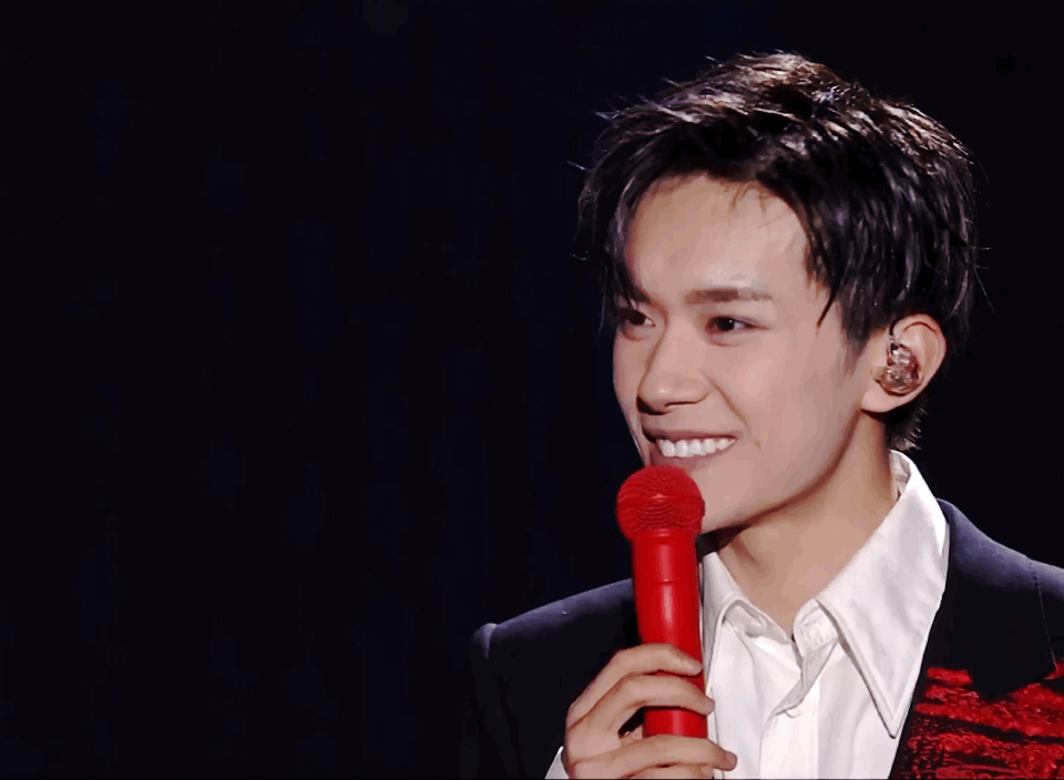 他的梨涡里应该是有酒,不然怎么我人就醉了呢,我宣布……|易烊千玺