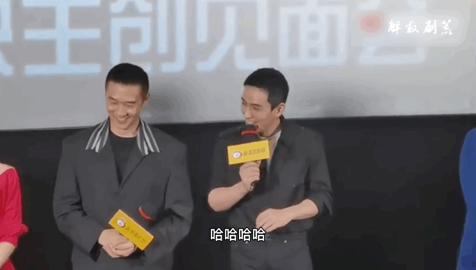 硬汉龙哥笑起来依旧
