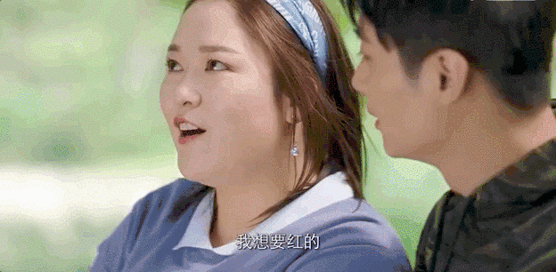 花花想要红宝石项链,志明却送了一面写着