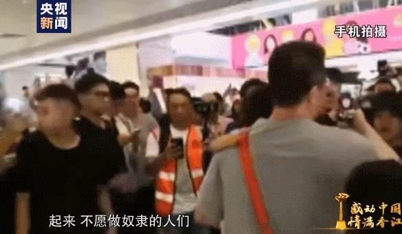 李籍:面对暴徒殴打 他带着儿女高唱国歌