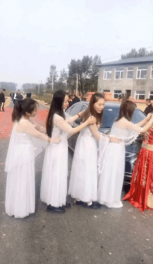 唐唐神评:   大爷:伴娘上我车!