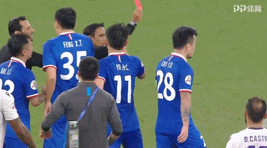 曹赟定赛后吃到红牌，无缘最后一轮关键战。