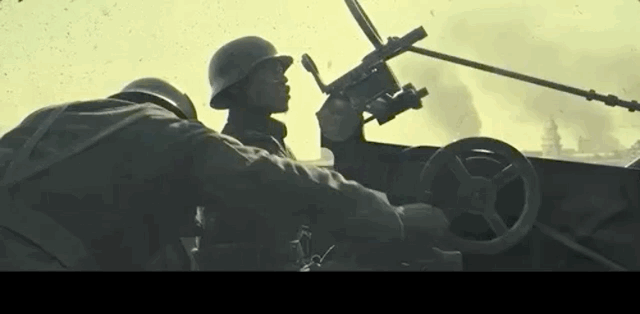 △《八佰》预告片截图