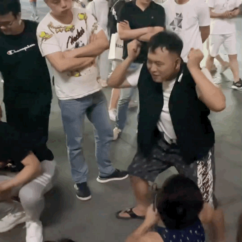 今年最恶心的热搜，没有之一