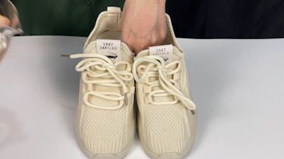     △左边为市场高仿鞋、右边为卡帝乐正版鞋