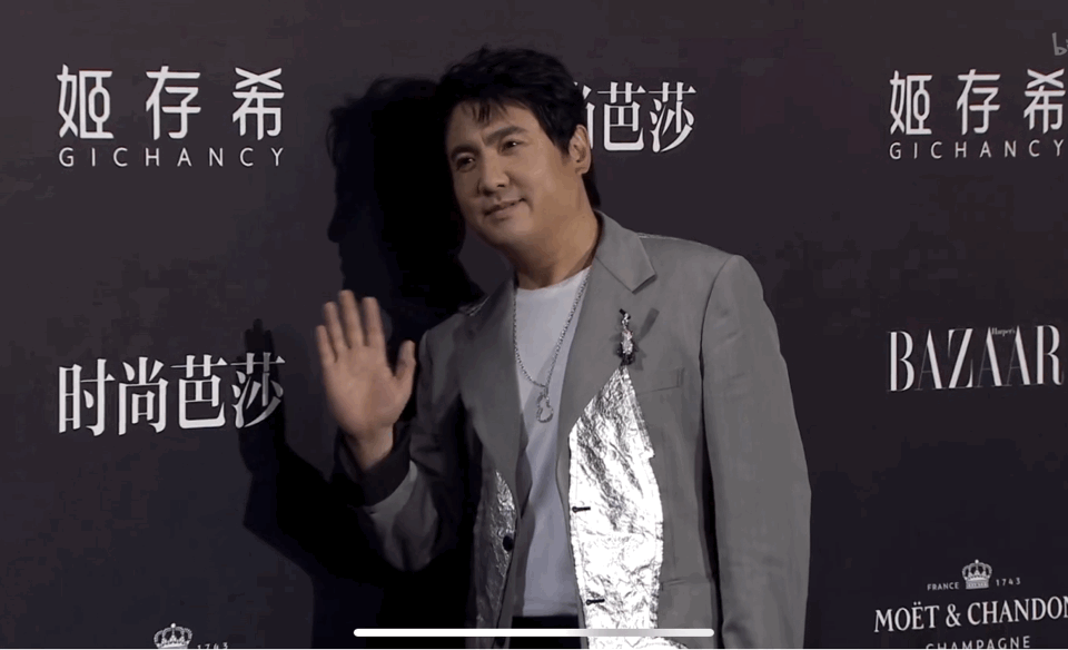 红毯逗趣时刻赵丽颖被裙子勒岔气朱珠晒孕肚沈腾做作第一人