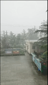 7月11日傍晚，房山周口店镇山口村雨势很大。来源：气象北京，气象信息员杨硕