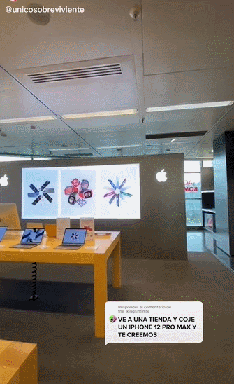 ▲哈维尔在苹果店里拿走的是iPhone 12。截图自TikTok