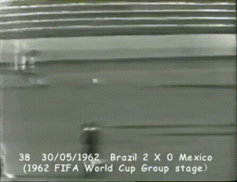 ▲1962年世界杯，贝利攻破墨西哥球门