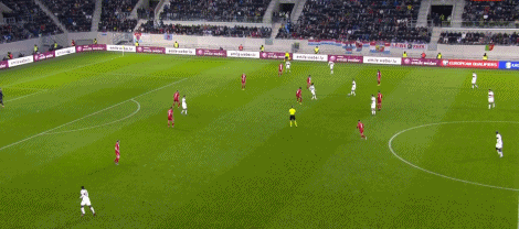 门德斯接队友传中头球摆渡，C罗推射破门。