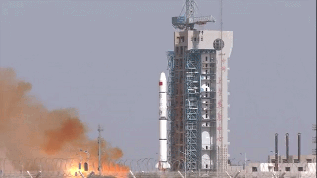 珞珈二号01星搭载长征二号丙运载火箭在酒泉卫星发射中心成功升空