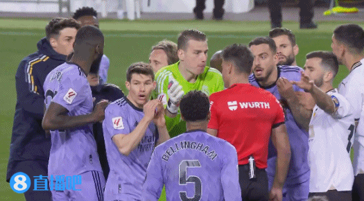 贝林厄姆指责裁判，被红牌罚下。